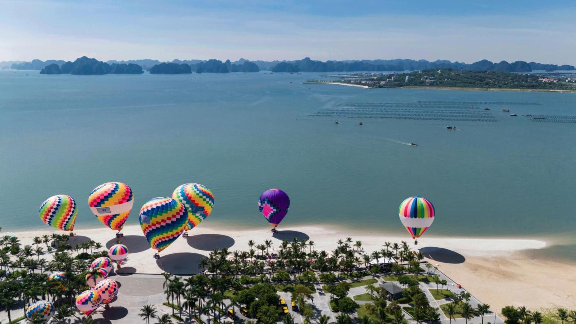 A La Carte Ha Long Apartment By The Beach Exterior photo
