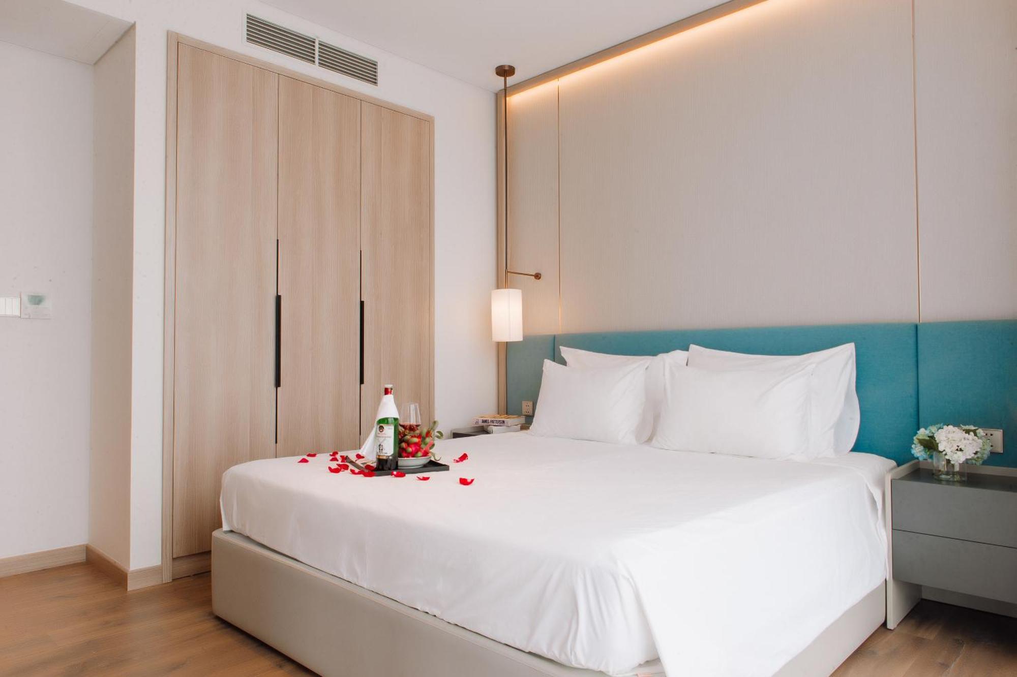 A La Carte Ha Long Apartment By The Beach Exterior photo